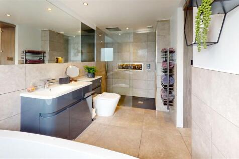 70-Bradford-Road-copy-Bathroom.jpg
