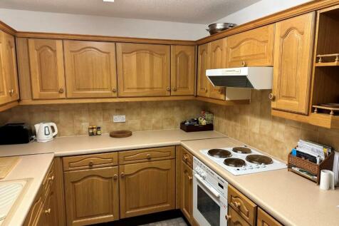 Kitchen 2.jpg