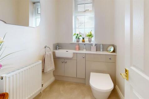 3-Newall-Hall-Park-Bathroom.jpg