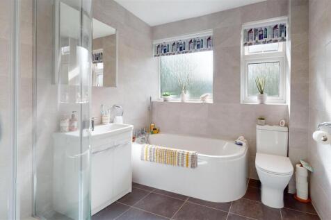75-St-Richards-Road-Bathroom.jpg