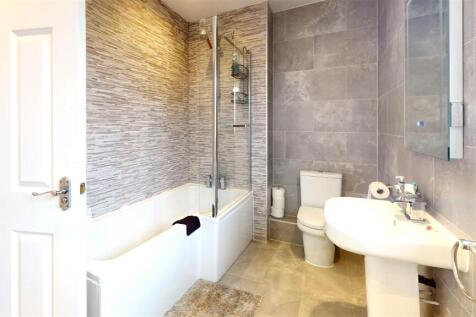 1-Swallow-Close-Bathroom.jpg