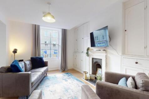 Flat-2-38-Boroughgate-LIVING-ROOM 1.jpg