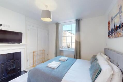 Flat-2-38-Boroughgate-BEDROOM.jpg