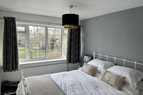 Bedroom 1.jpg