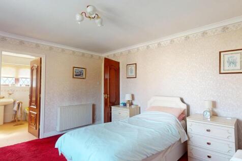 2-Arthington-Lawns-04032025_221047.jpg