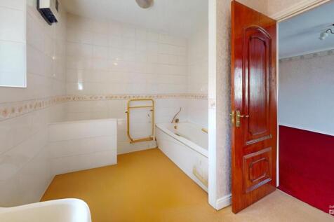 2-Arthington-Lawns-Bathroom-Defurnished.jpg