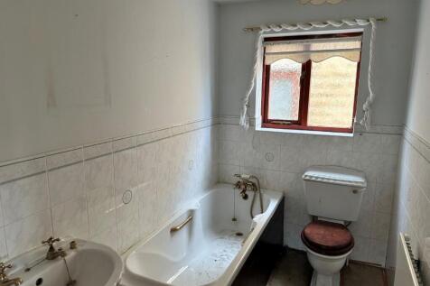 HOUSE BATHROOM.jpg