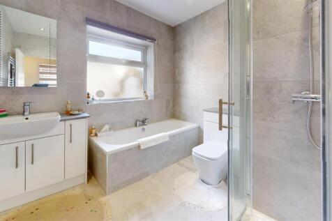 2A-Wrenbeck-Close-Bathroom.jpg