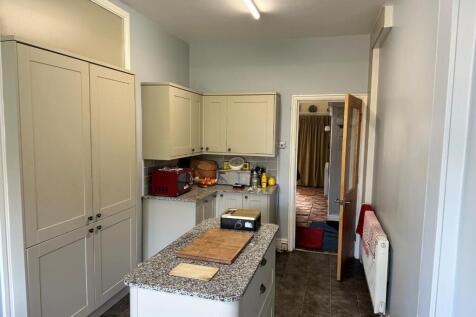 Kitchen 2.jpg