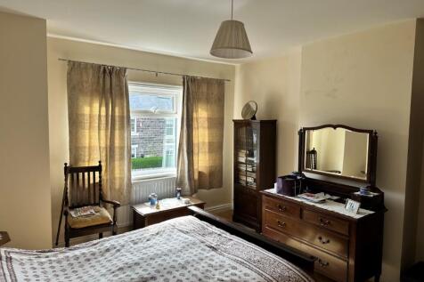 Bedroom 1.jpg