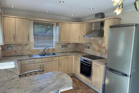 Kitchen 2.jpg