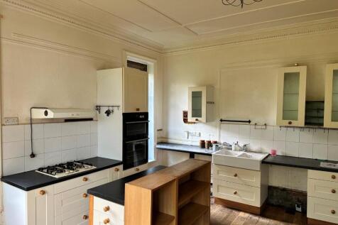 Kitchen 2.jpg