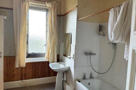 Bathroom.jpg