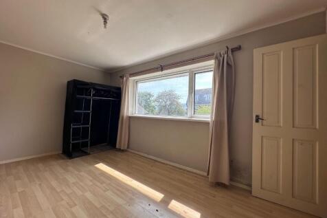 Bedroom 1.jpg