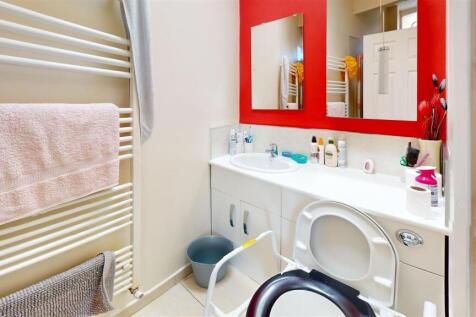 24-Brooklands-Lane-Bathroom.jpg