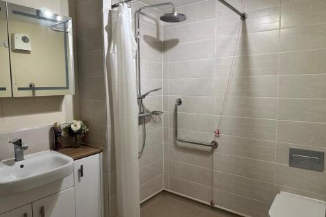 Shower Room.jpg