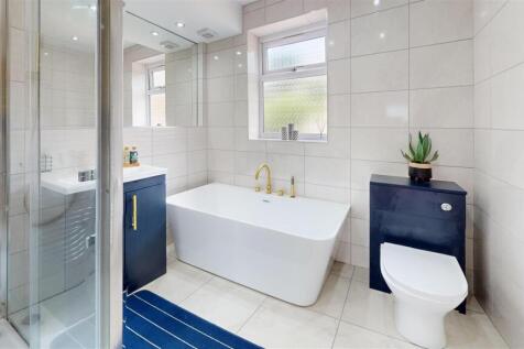 1-The-Gills-Bathroom 1.jpg