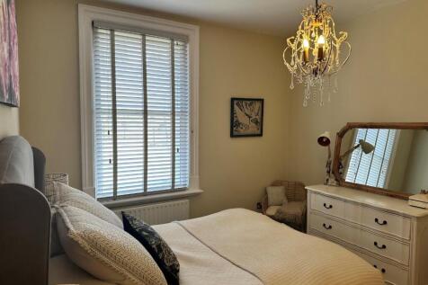 Bedroom 1.jpg