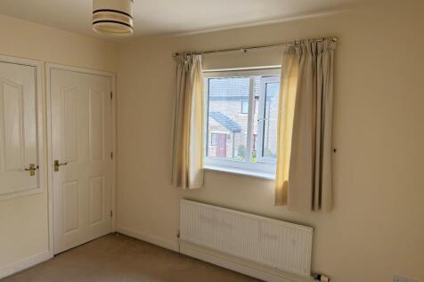 Front Bedroom 1.jpg