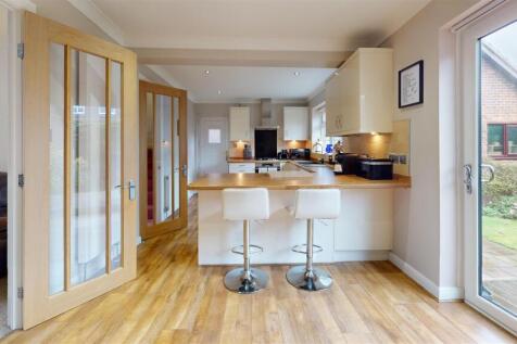 7-Fawkes-Drive-Kitchen.jpg
