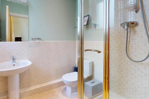 24-Buckden-Crt-Bathroom.jpg