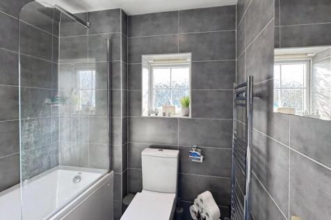 7254e14a-Bathroom 201.jpg