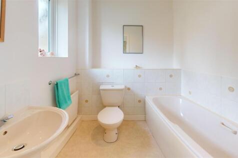 1-Ellar-Gardens-Bathroom.jpg