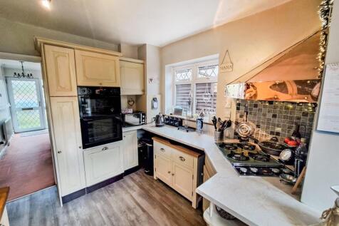 Kitchen2.jpg