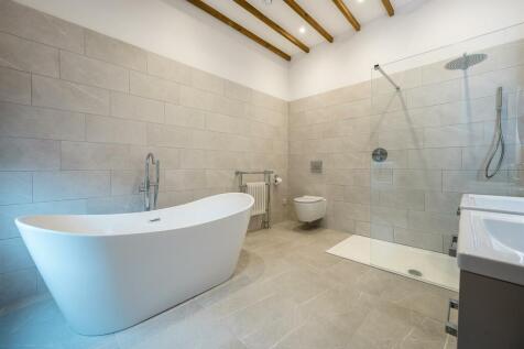 House - Principal ensuite