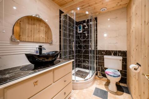 Annexe shower room