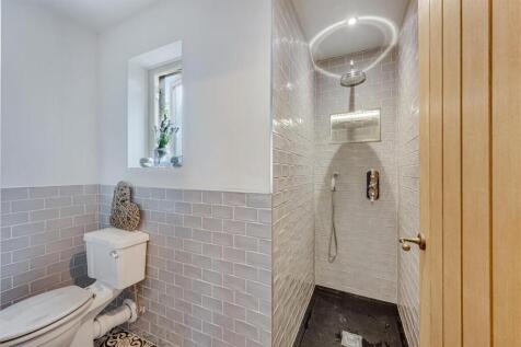 Family shower room