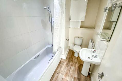 Bathroom 001.jpg
