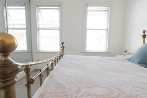 016 - Master Bedroom 4.jpg