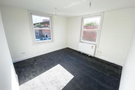 Bedroom 001.jpg
