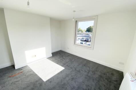 Bedroom 002.jpg