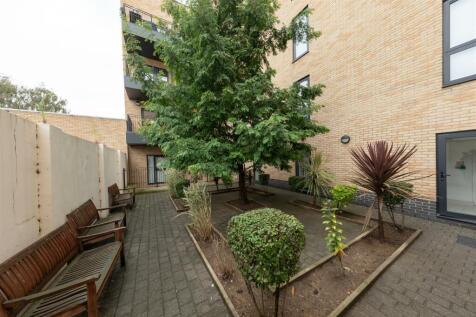Blackhorse Road, E17