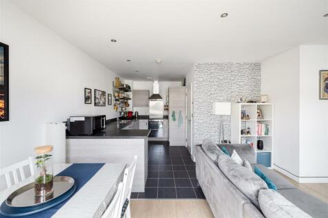 Thornbury Way, E17