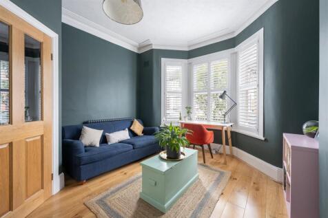Colchester Road, E10