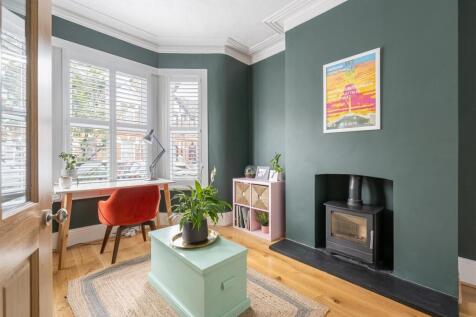 Colchester Road, E10