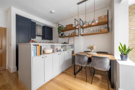 Colchester Road, E10