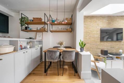 Colchester Road, E10
