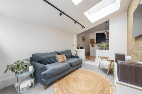 Colchester Road, E10