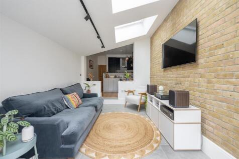 Colchester Road, E10