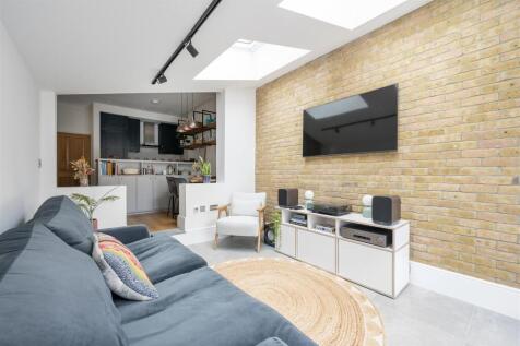 Colchester Road, E10