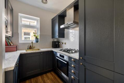Kettlebaston, E17