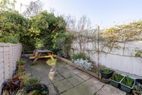 Kettlebaston, E17