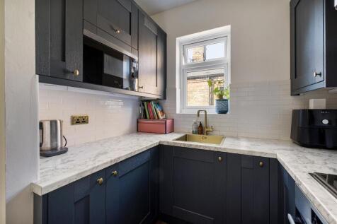 Kettlebaston, E17