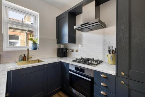 Kettlebaston, E17