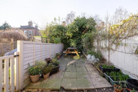 Kettlebaston, E17
