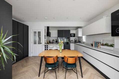 Campbell Road E17
